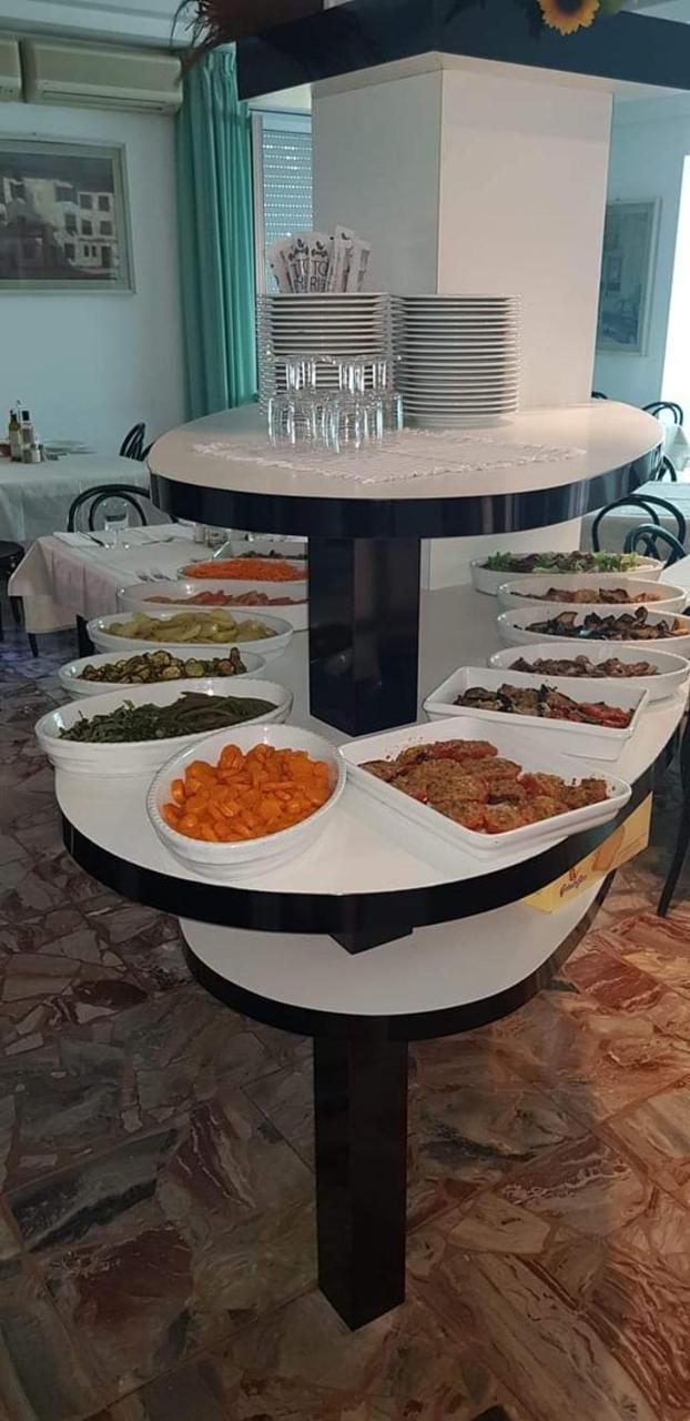 B&B Villa Rocchi Римини Екстериор снимка